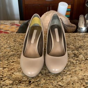 Bandolino platform heels nude color